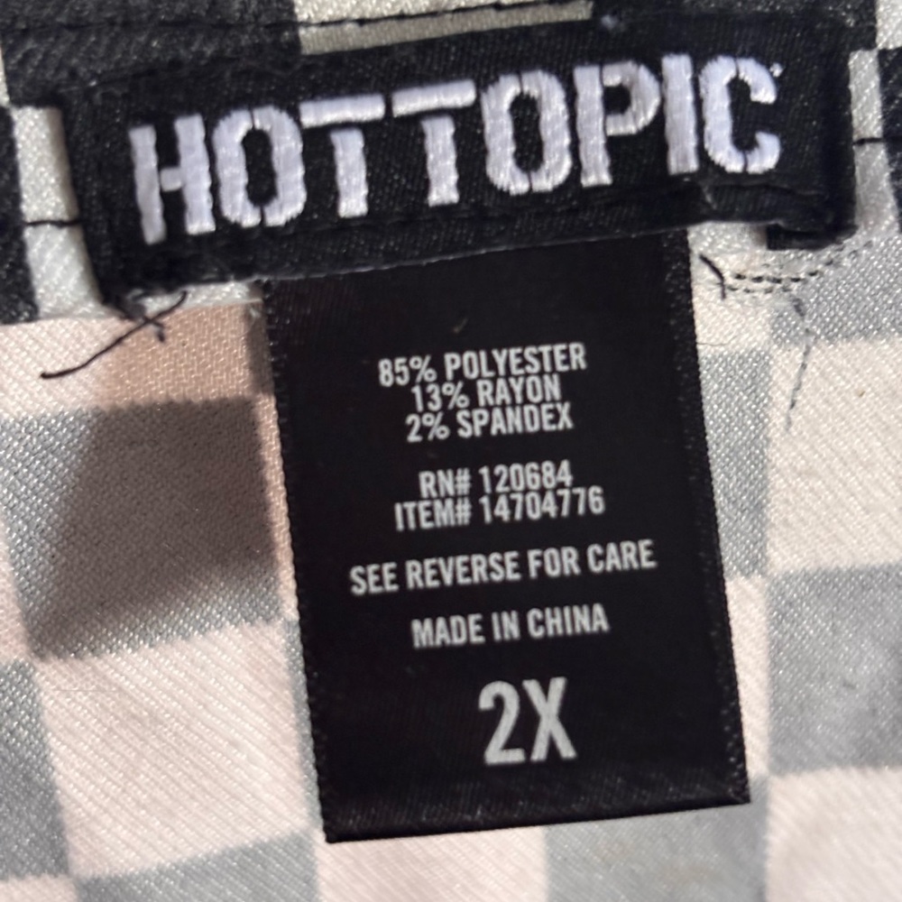 Hot Topic Plus Size Overall Shorts in Black and White Checkerboard pattern - Picture 4 of 5